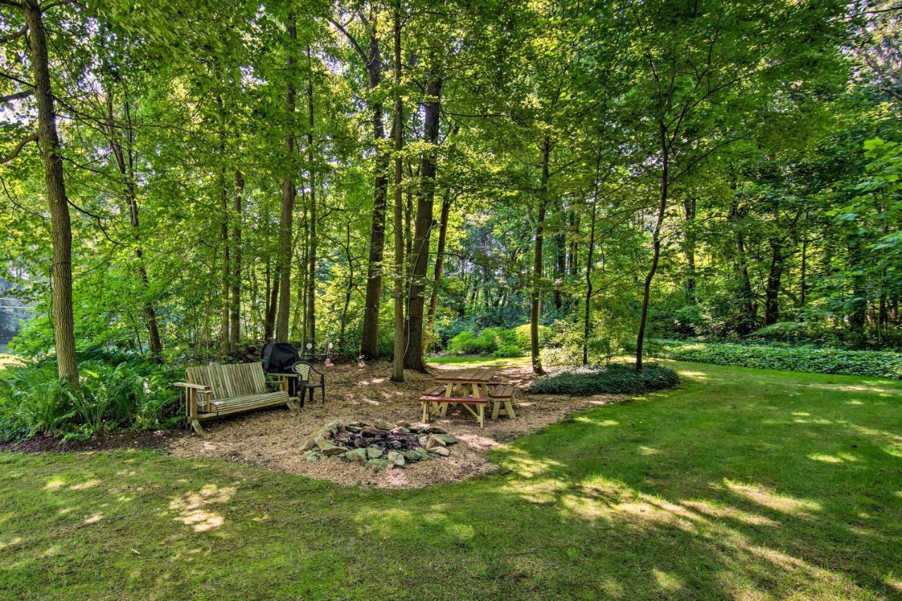 Cozy Garden Room In Welsh Mountain Suites! New Holland Exterior photo