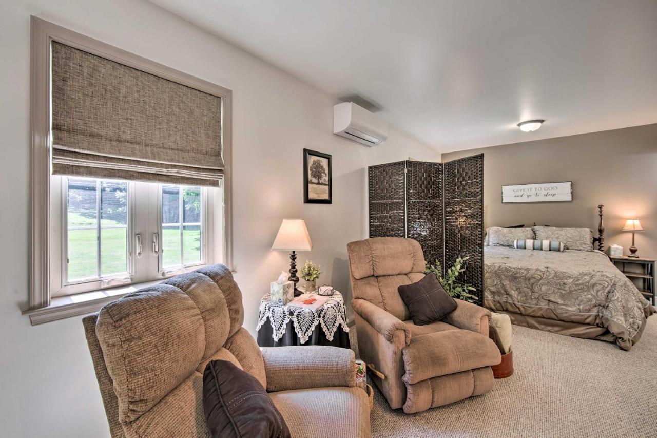 Cozy Garden Room In Welsh Mountain Suites! New Holland Exterior photo