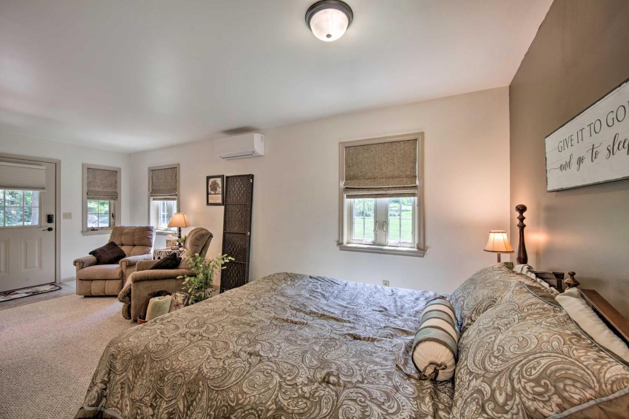 Cozy Garden Room In Welsh Mountain Suites! New Holland Exterior photo
