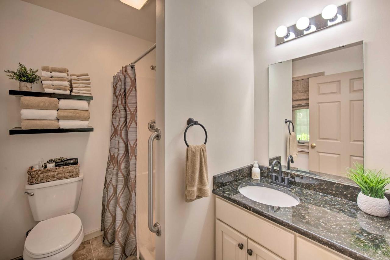 Cozy Garden Room In Welsh Mountain Suites! New Holland Exterior photo