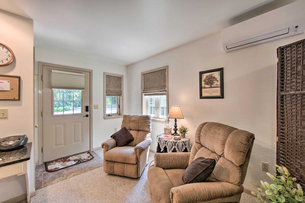 Cozy Garden Room In Welsh Mountain Suites! New Holland Exterior photo